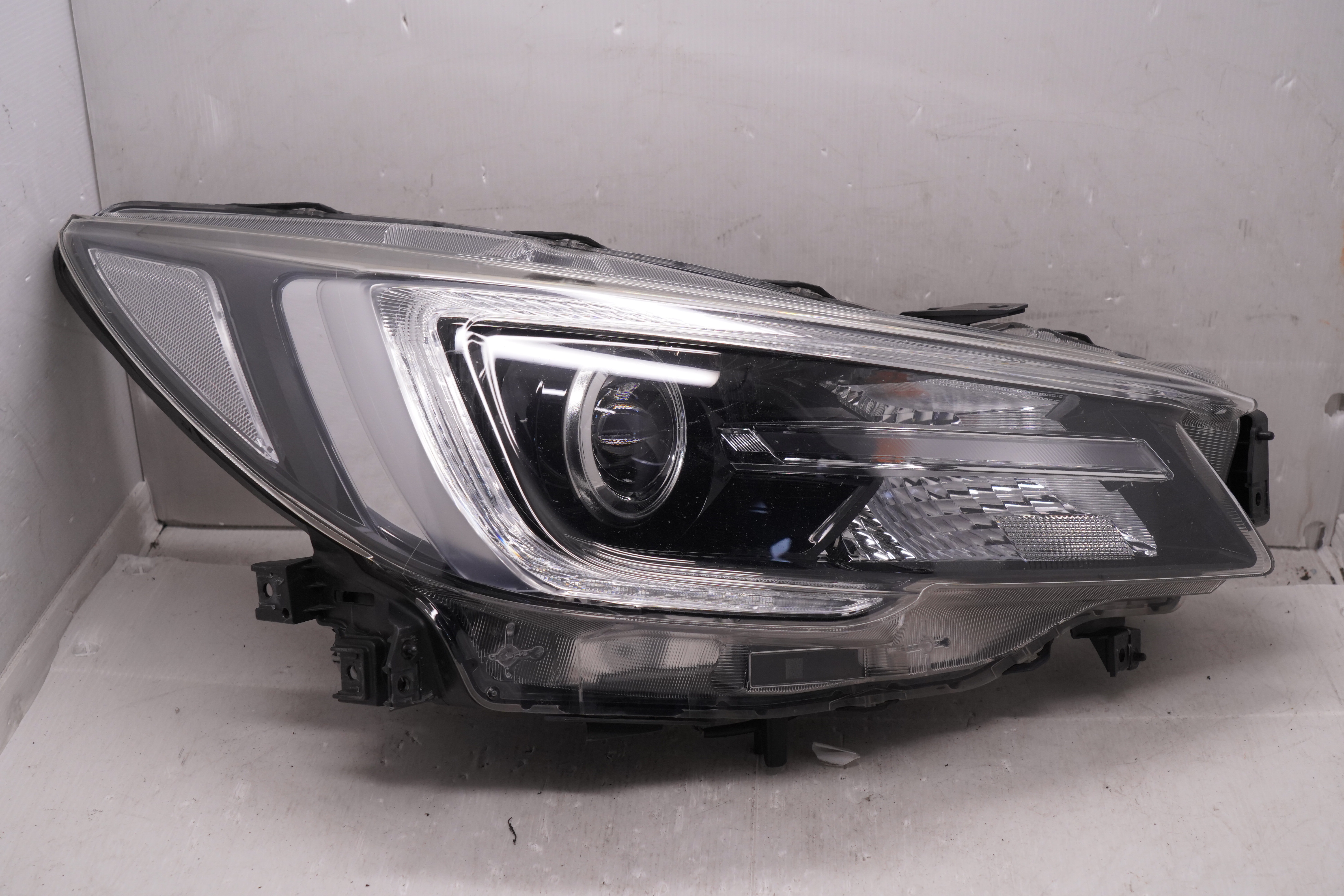 SUBARU LEGACY OUTBACK 2018-2019 LED R.H.S HEADLIGHT GENUINE