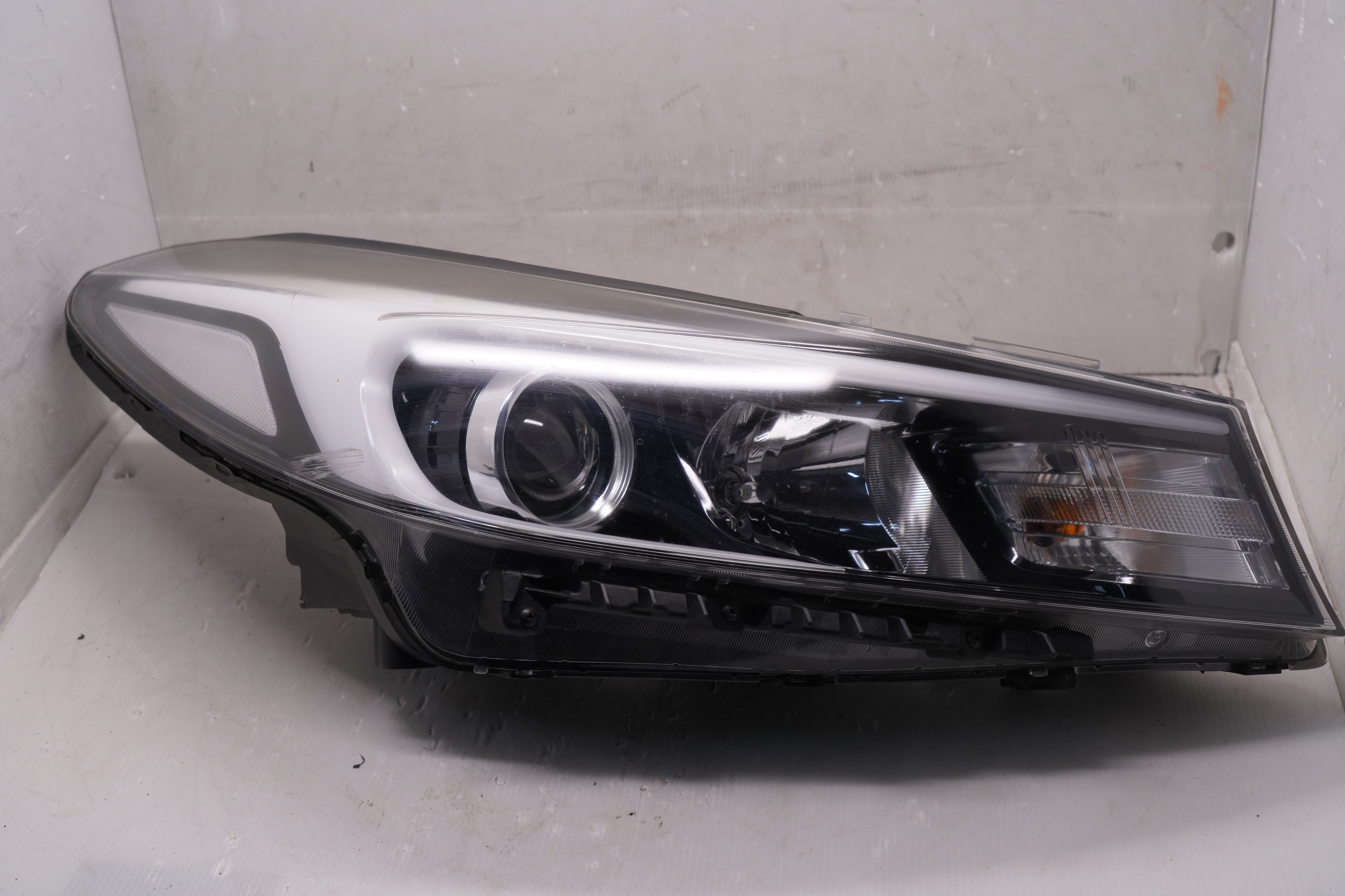 KIA CERATO 2016-2017 LENS HALOGEN R.H.S HEADLIGHT GENUINE