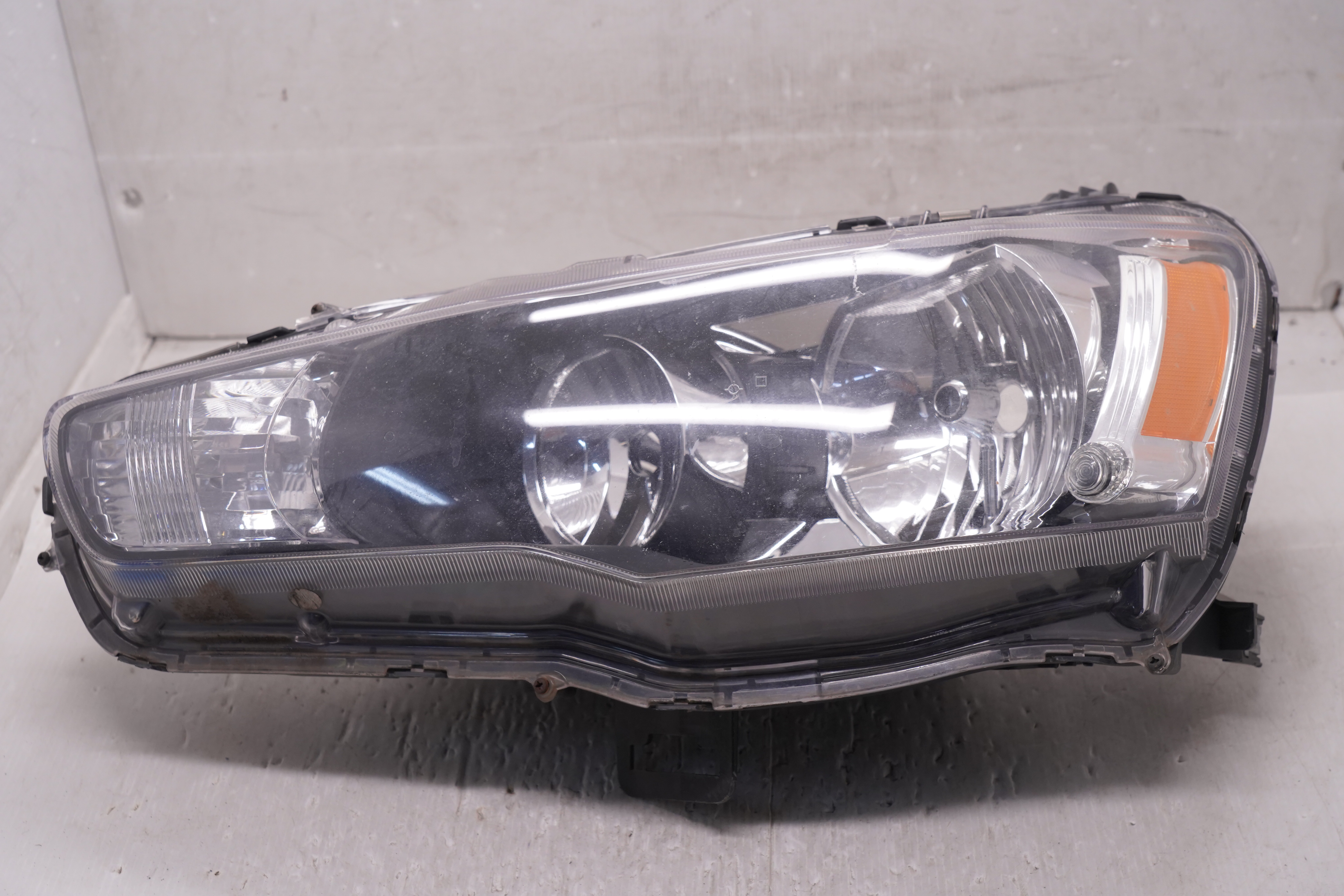 MITSUBISHI LANCER 2008-2018 HALOGEN L.H.S HEADLIGHT GENUINE