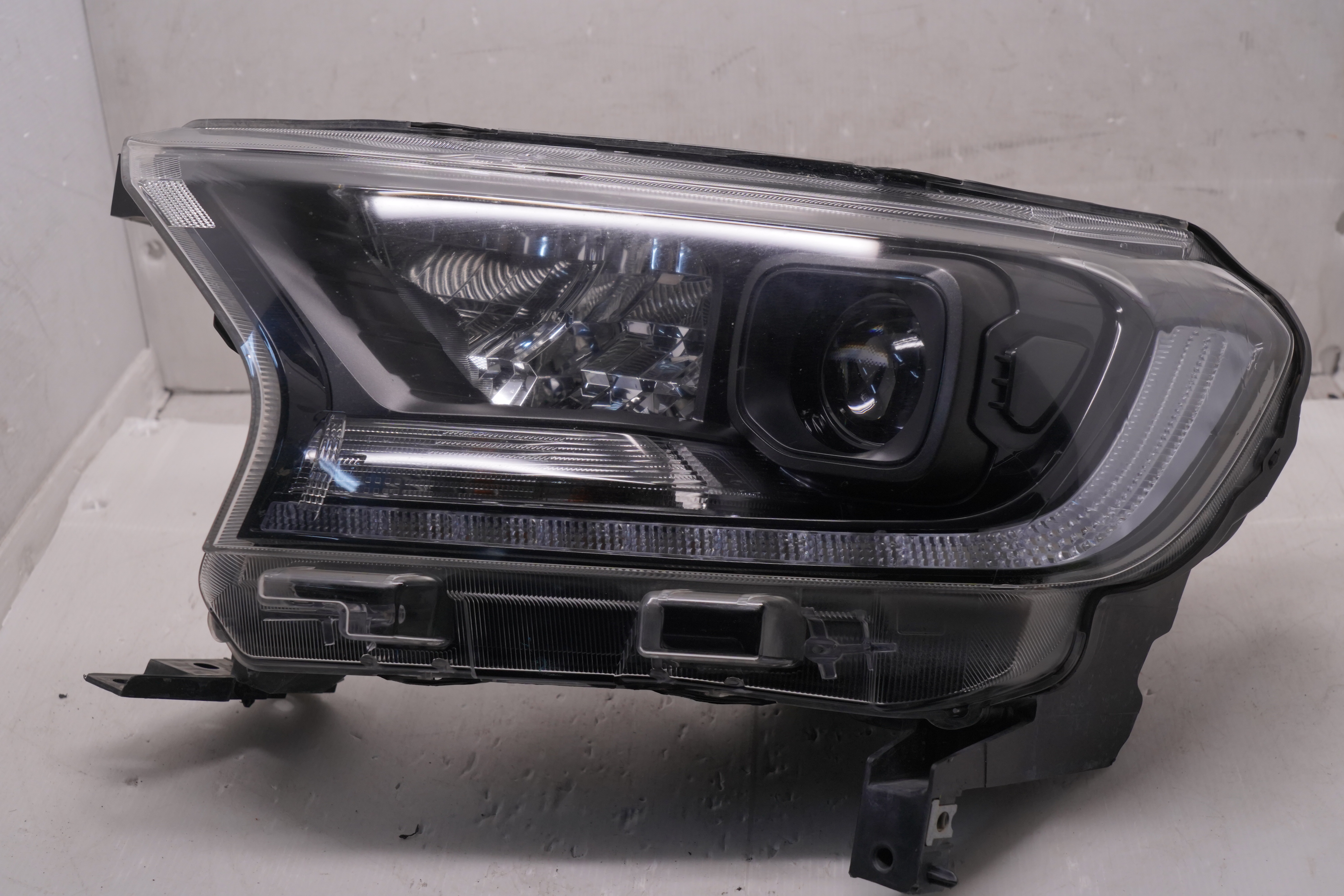 FORD EVEREST RANGER 2020-2021 LED L.H.S HEADLIGHT GENUINE