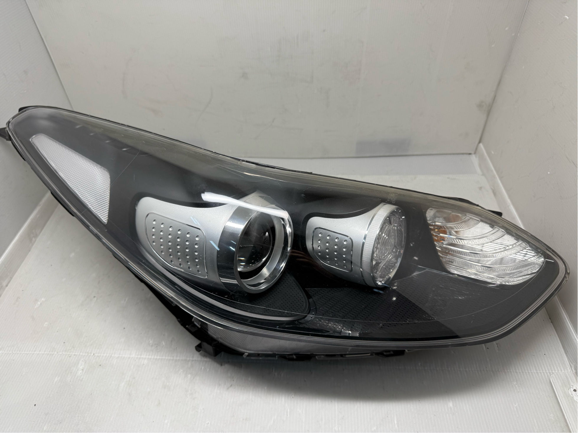 Kia SPORTAGE 2016-2021 HALOGEN R.H.S HEADLIGHT GENUINE