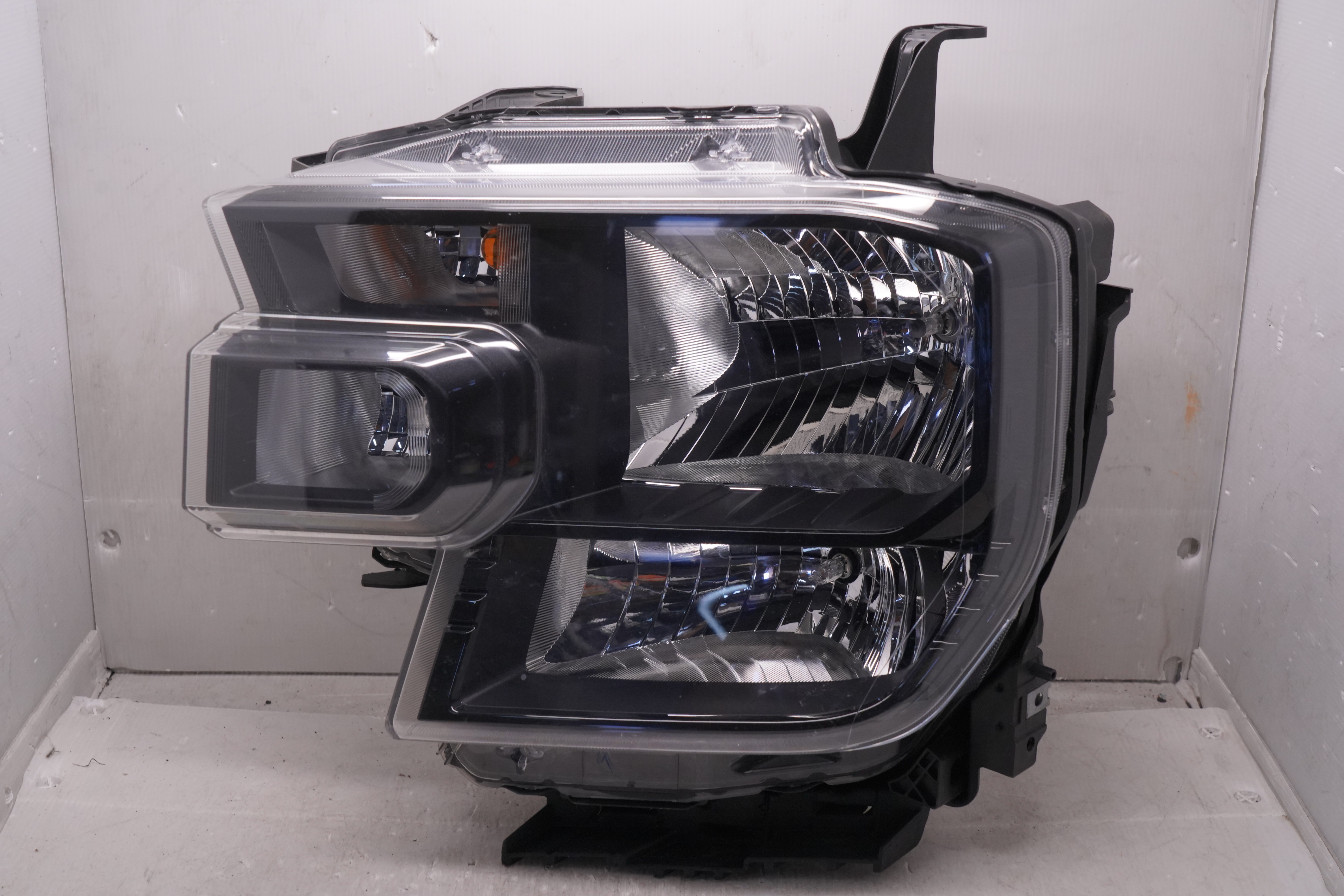 FORD EVEREST RANGER 2022-2024 HALOGEN L.H.S HEADLIGHT GENUINE