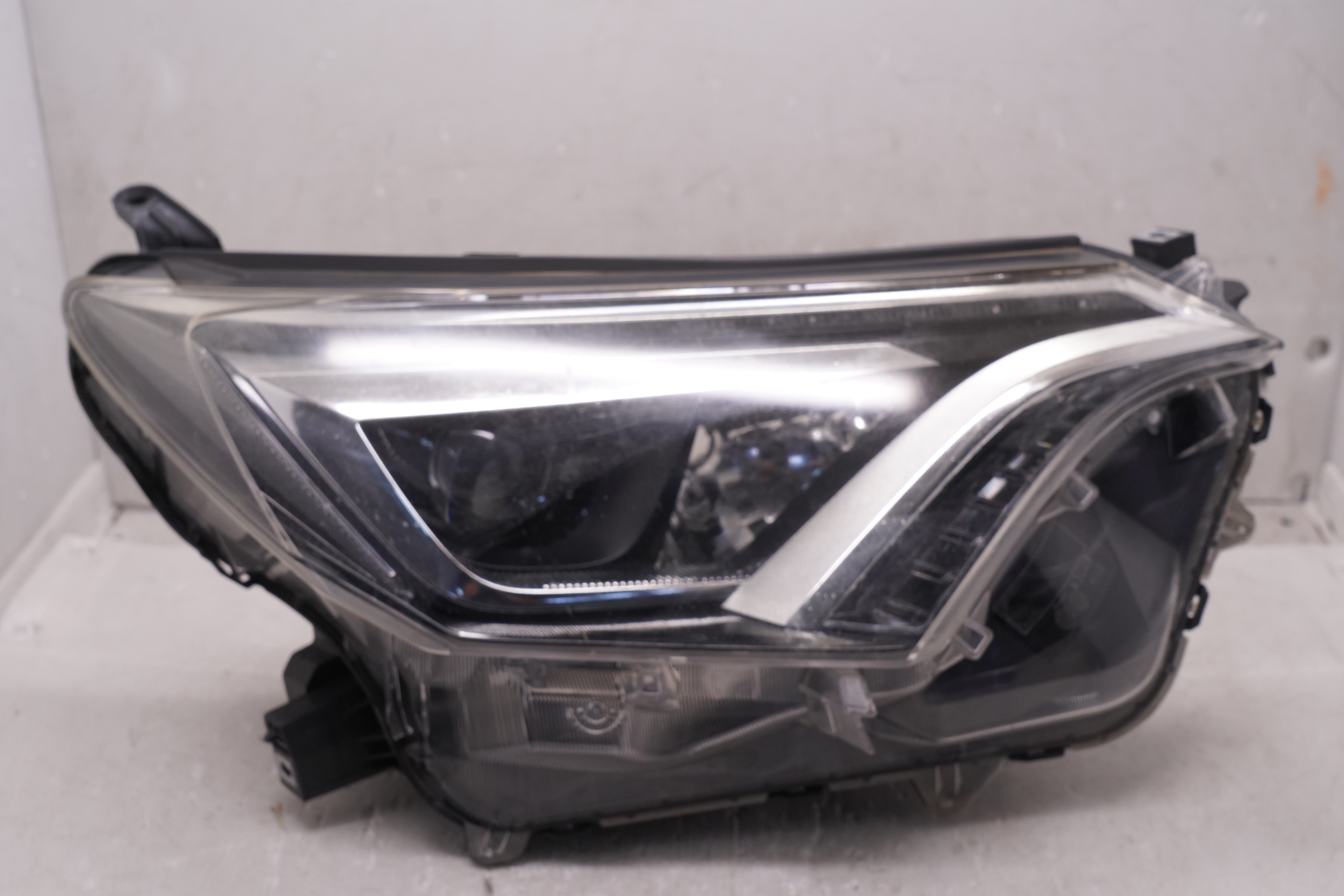 TOYOTA RAV4 4.5 XA40 2016-2018 LED R.H.S HEADLIGHT GENUINE