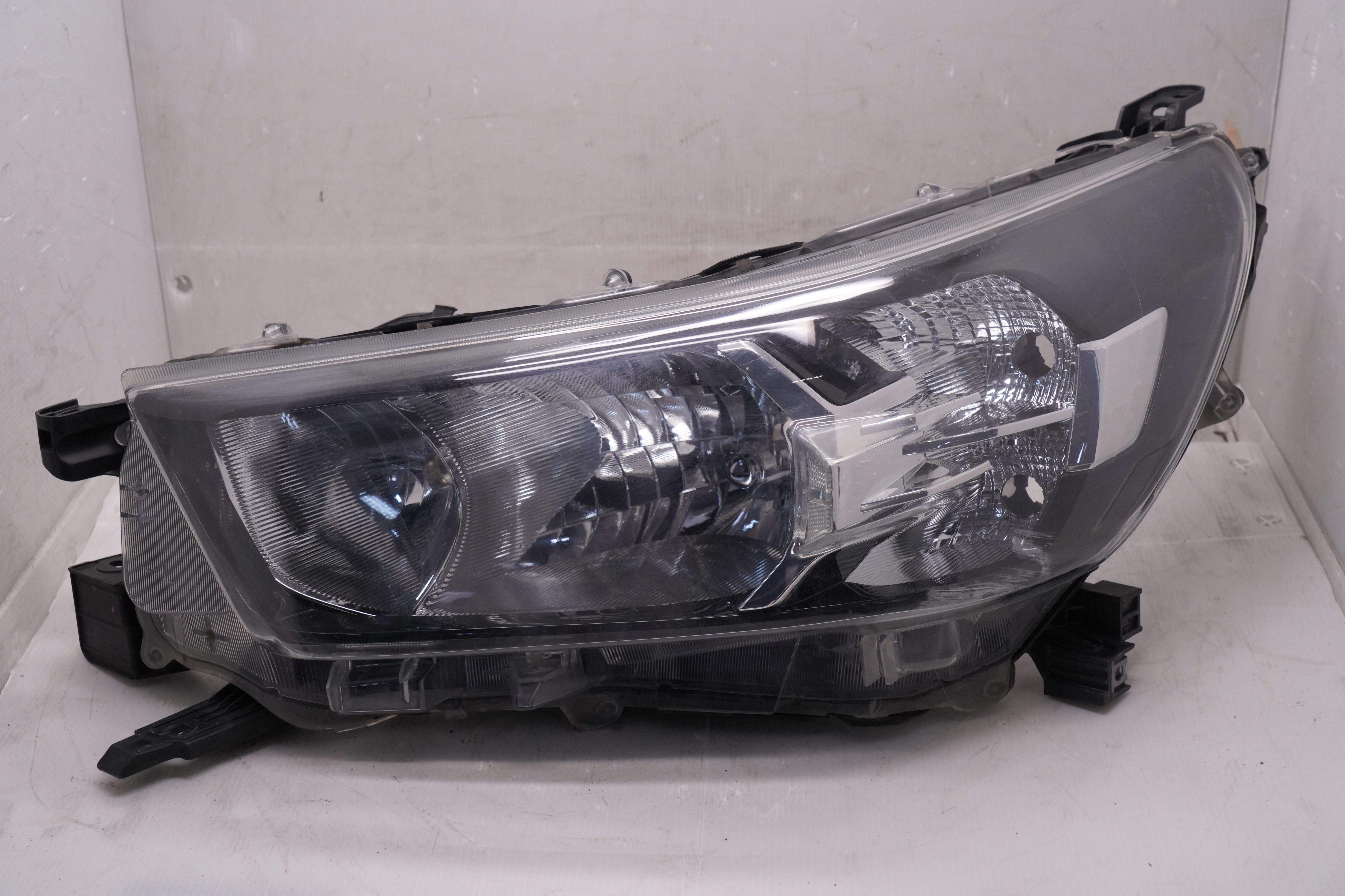 TOYOTA HILUX REVO 2020-2023 HALOGEN L.H.S HEADLIGHT GENUINE