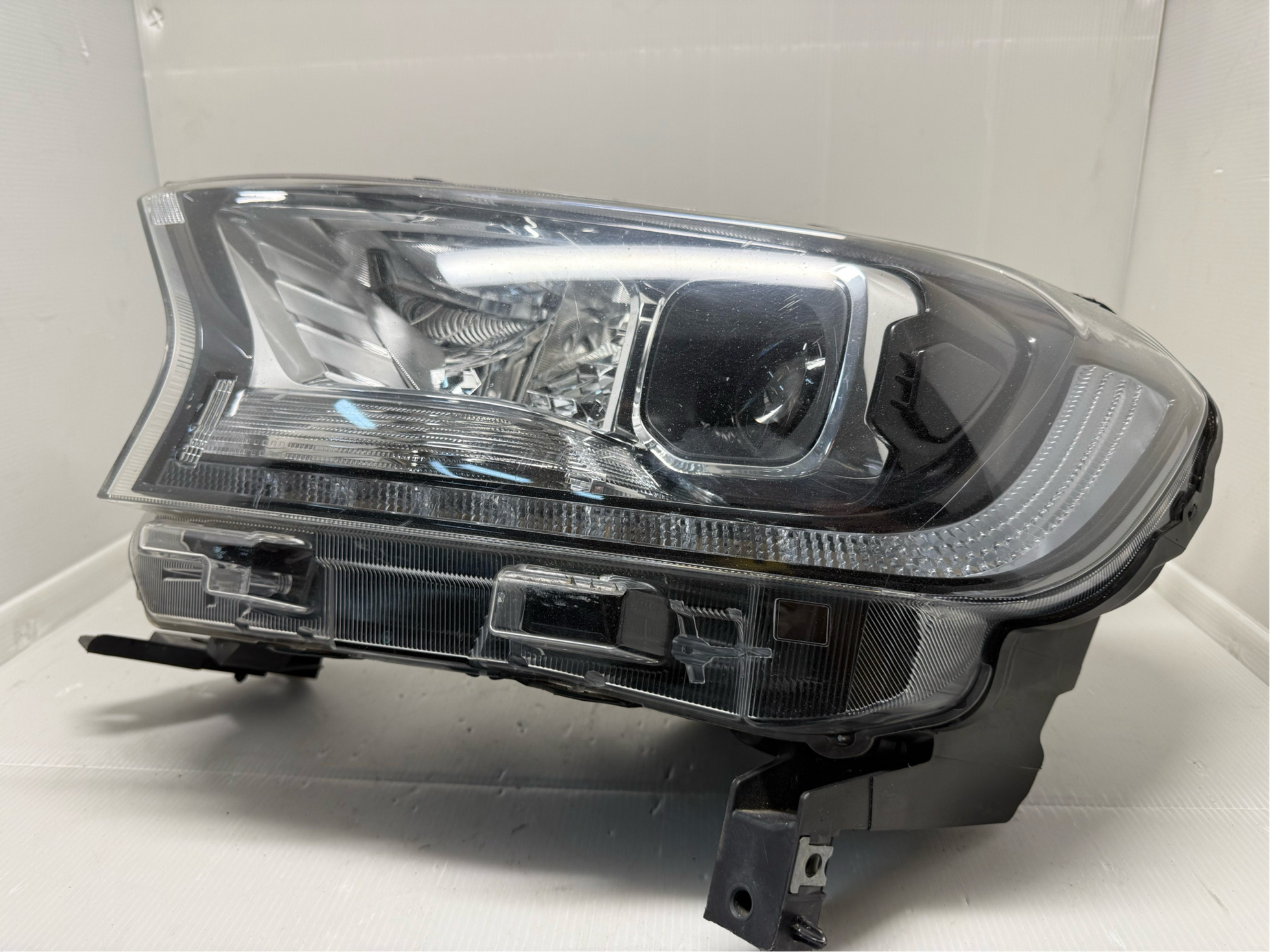 FORD EVEREST RANGER 2020-2021 LED L.H.S HEADLIGHT GENUINE