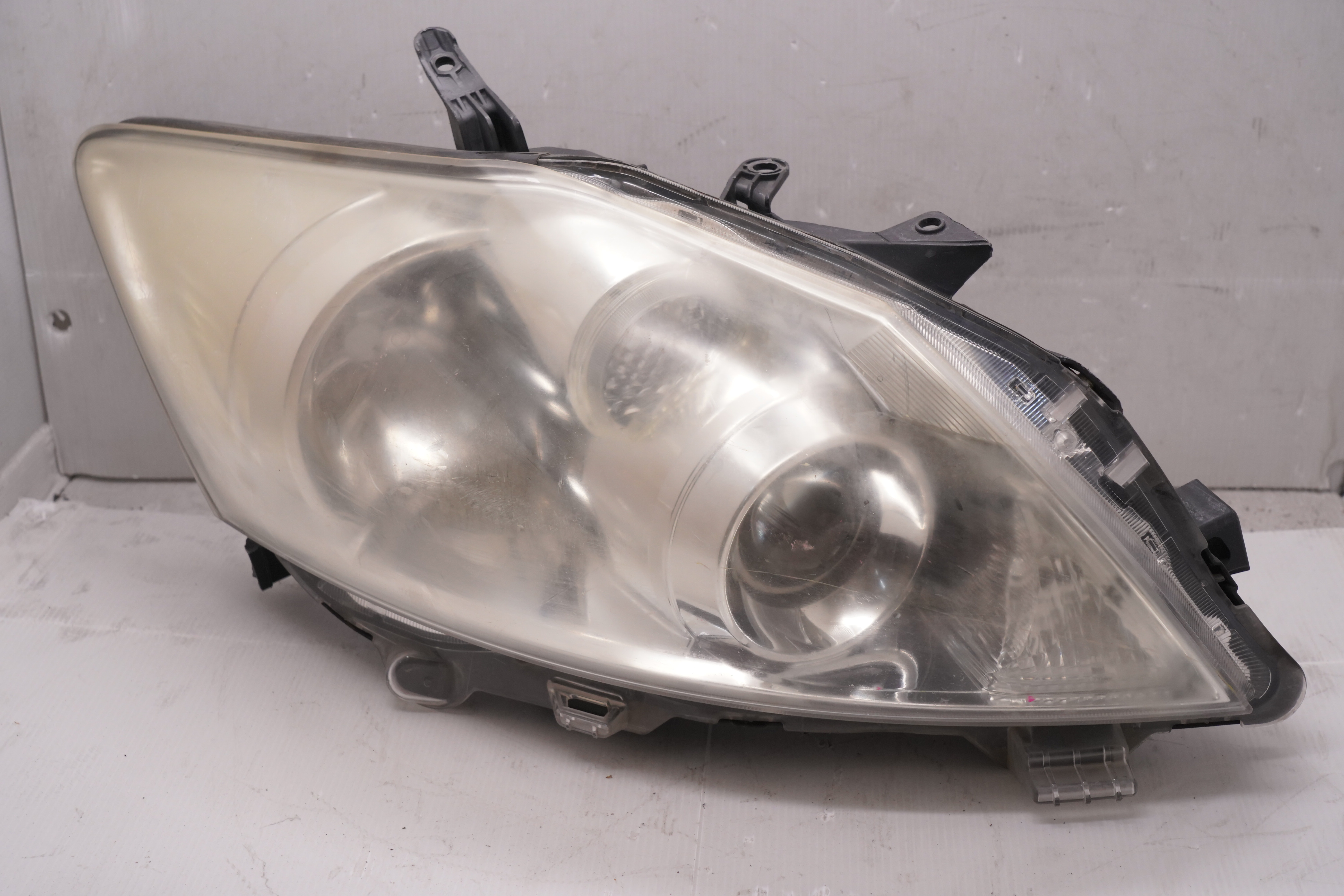 TOYOTA COROLLA AURIS NZE151H 2009-2011 HALOGEN R.H.S HEADLIGHT GENUIEN