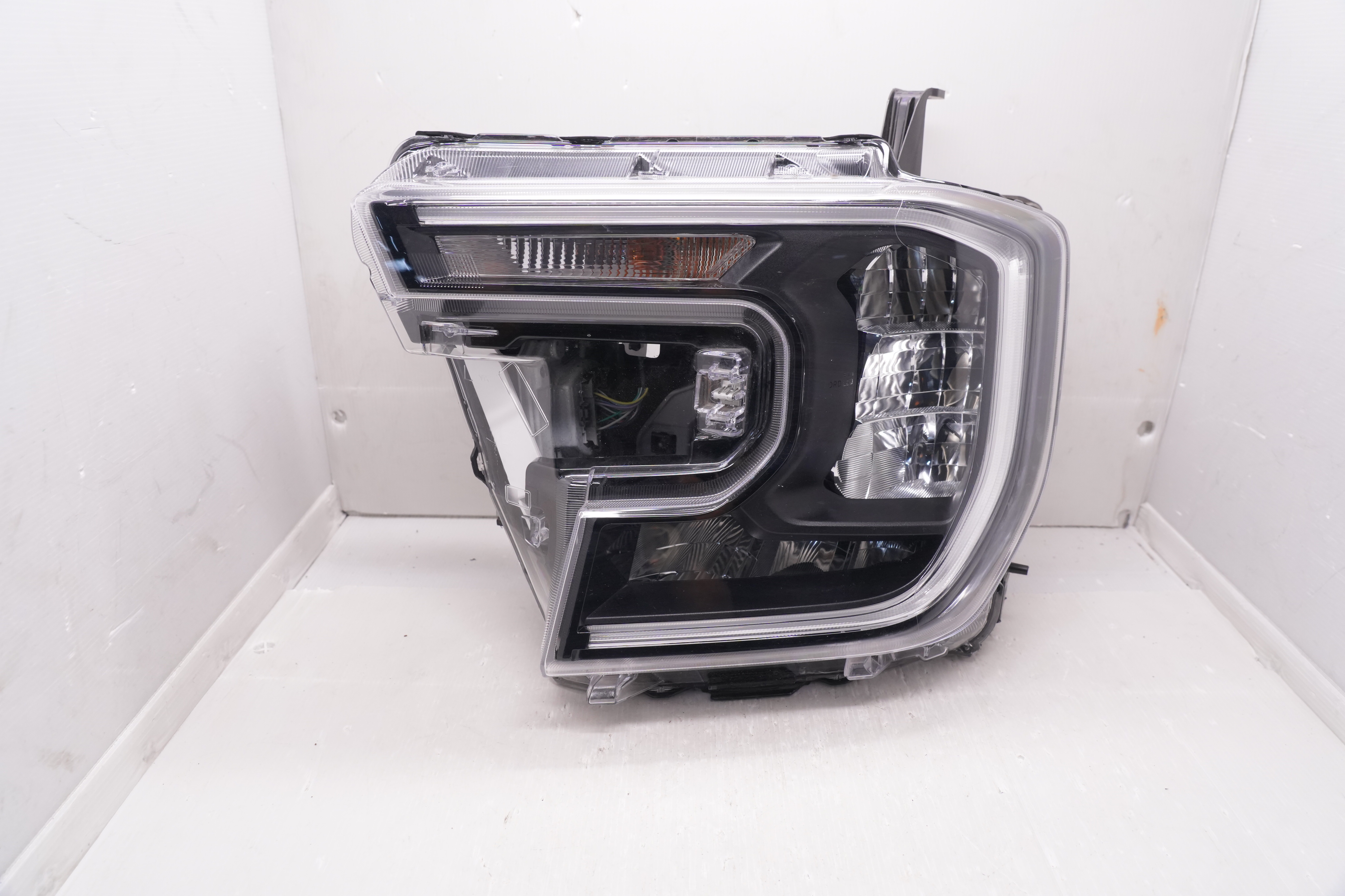 FORD EVEREST RANGER 2022-2024 LED L.H.S HEADLIGHT GENUINE