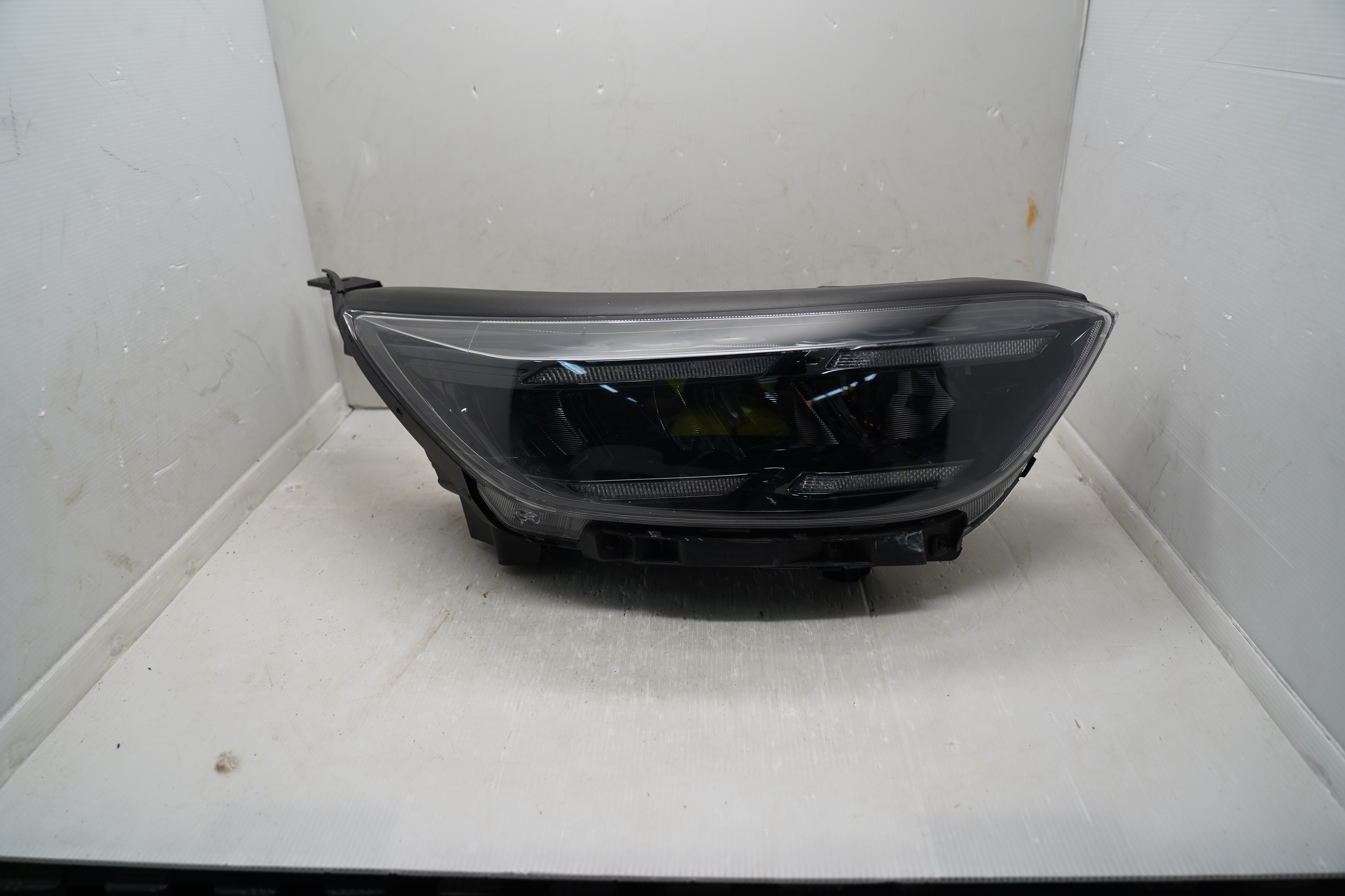 KIA STONIC 2021-2023 LED R.H.S HEADLIGHT GENUINE