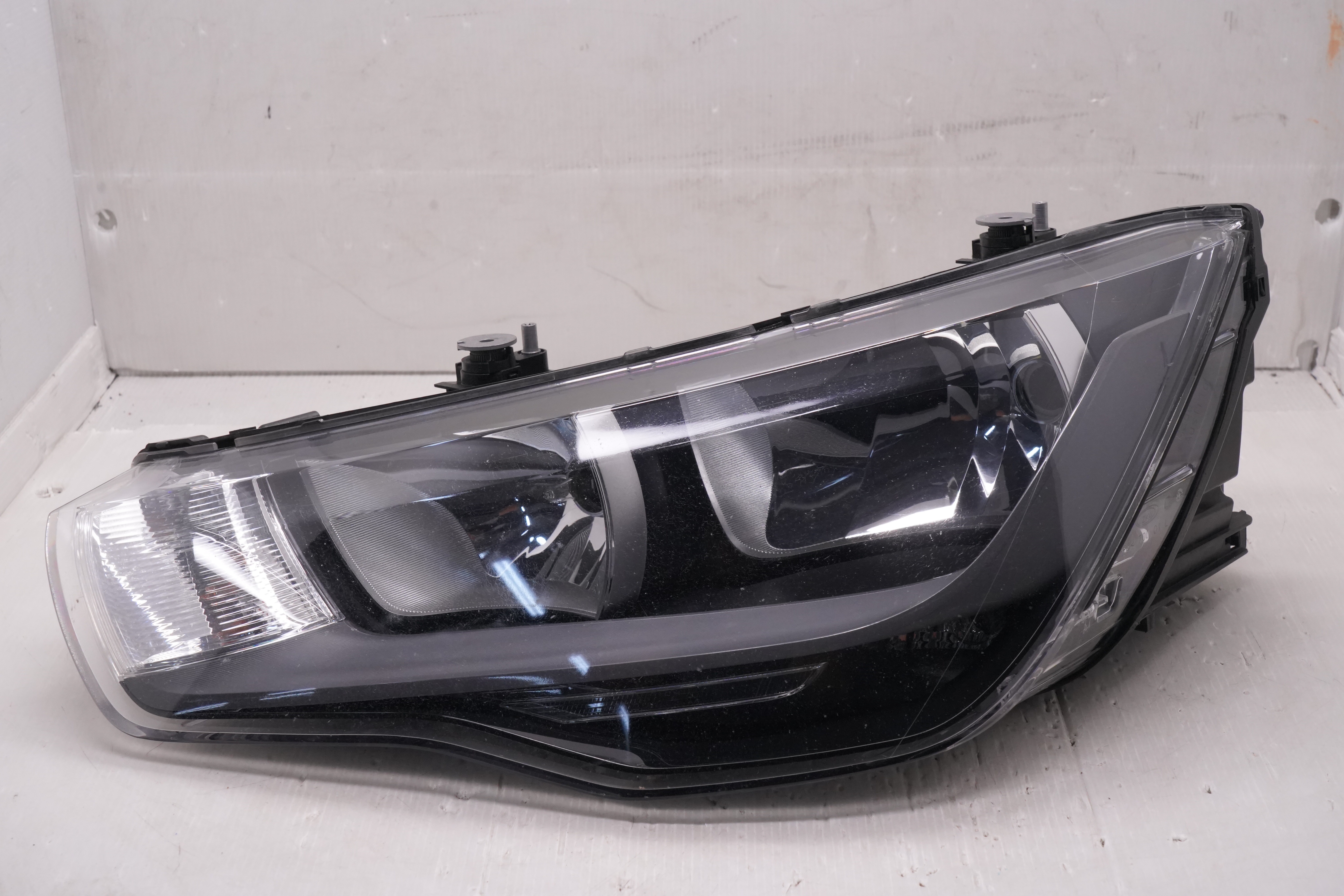AUDI A1 2010-2015 HALOGEN L.H.S HEADLIGHT GENUINE
