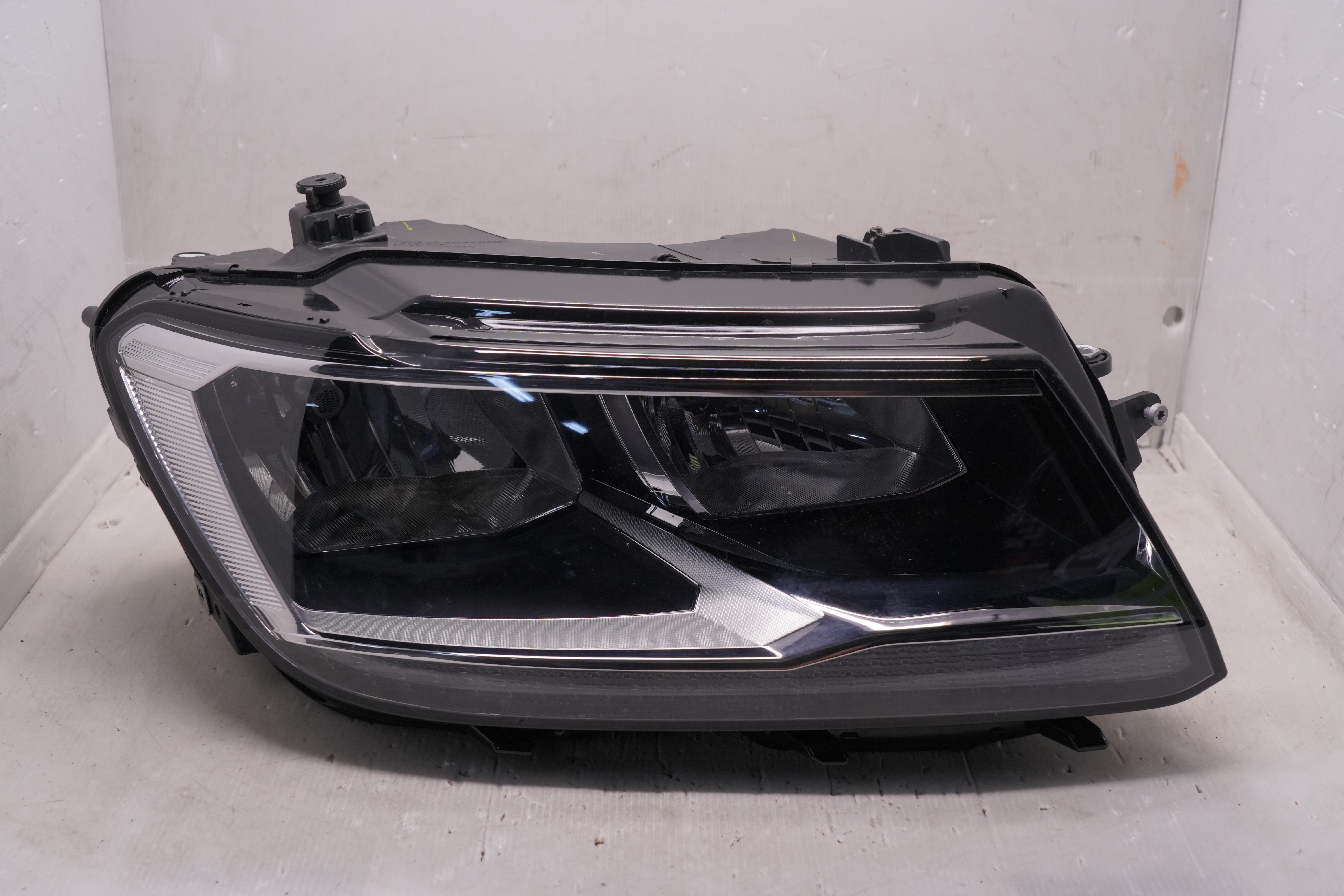 FIT FOR VOLKSWAGEN TIGUAN MK2 2016-2019 HALOGEN R.H.S HEADLIGHT DEPO