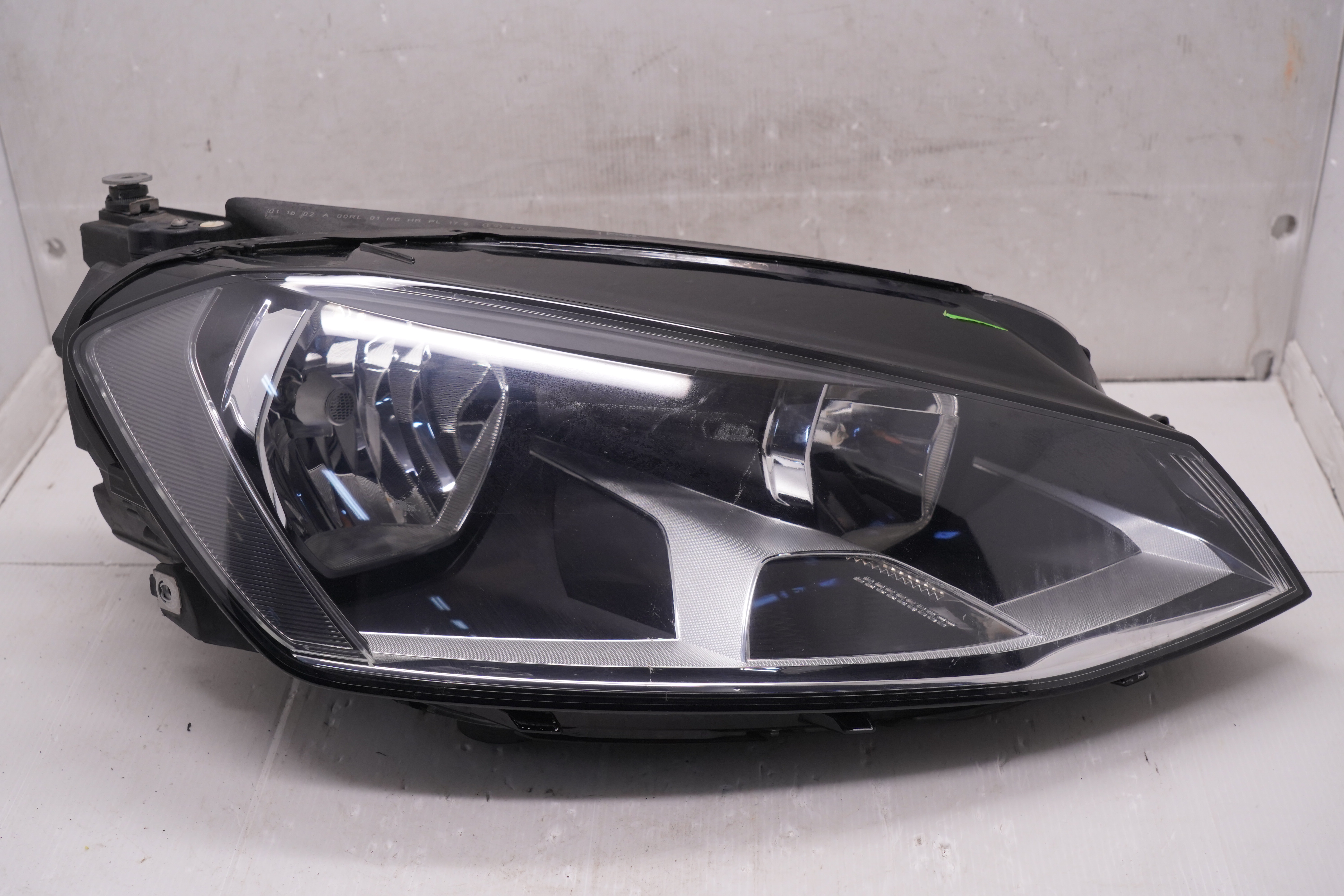 VOLKSWAGEN GOLF MK7 2014-2016 HALOGEN R.H.S HEADLIGHT GENUINE