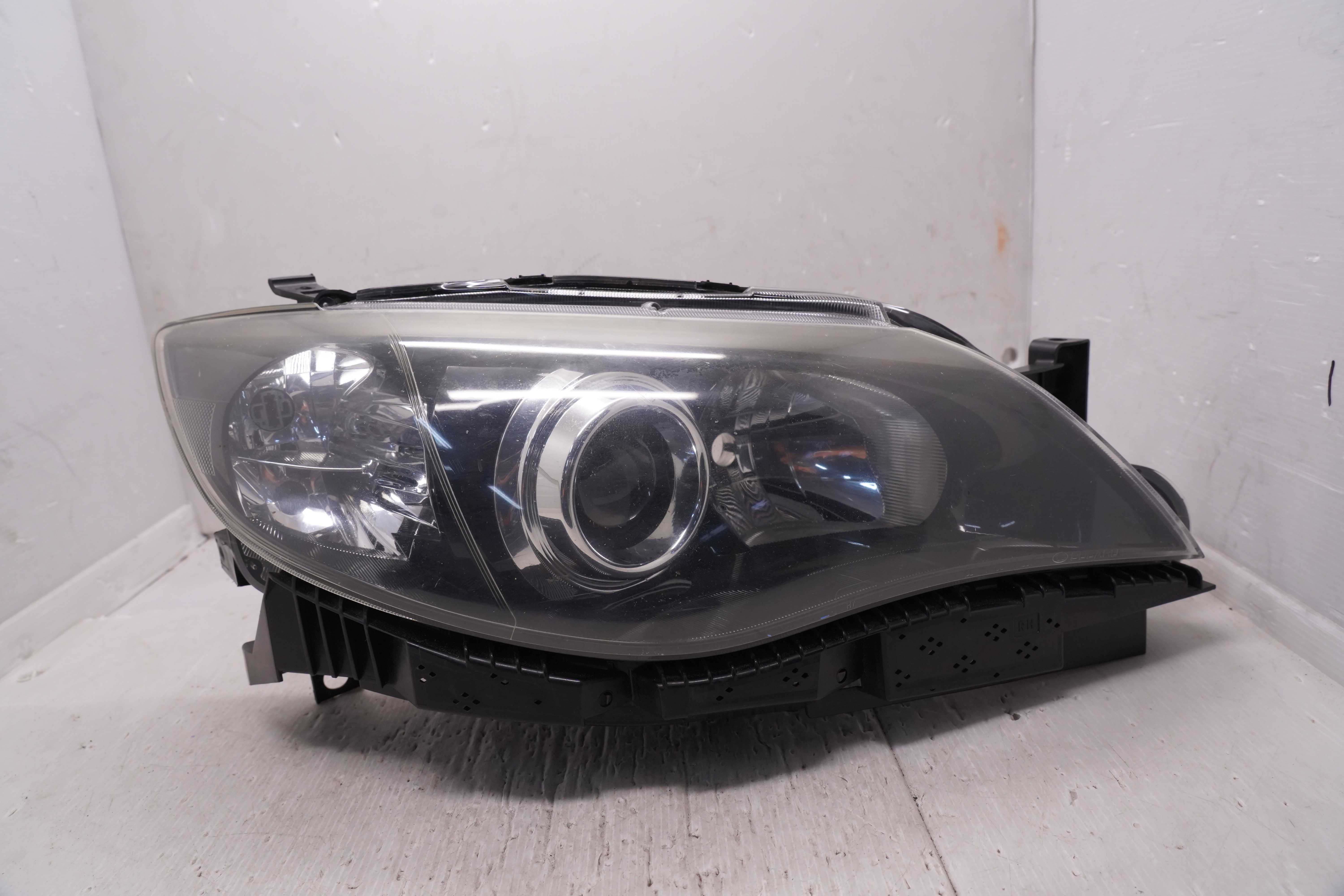 SUBARU IMPREZA 2008-2011 HALOGEN R.H.S HEADLIGHT GENUINE