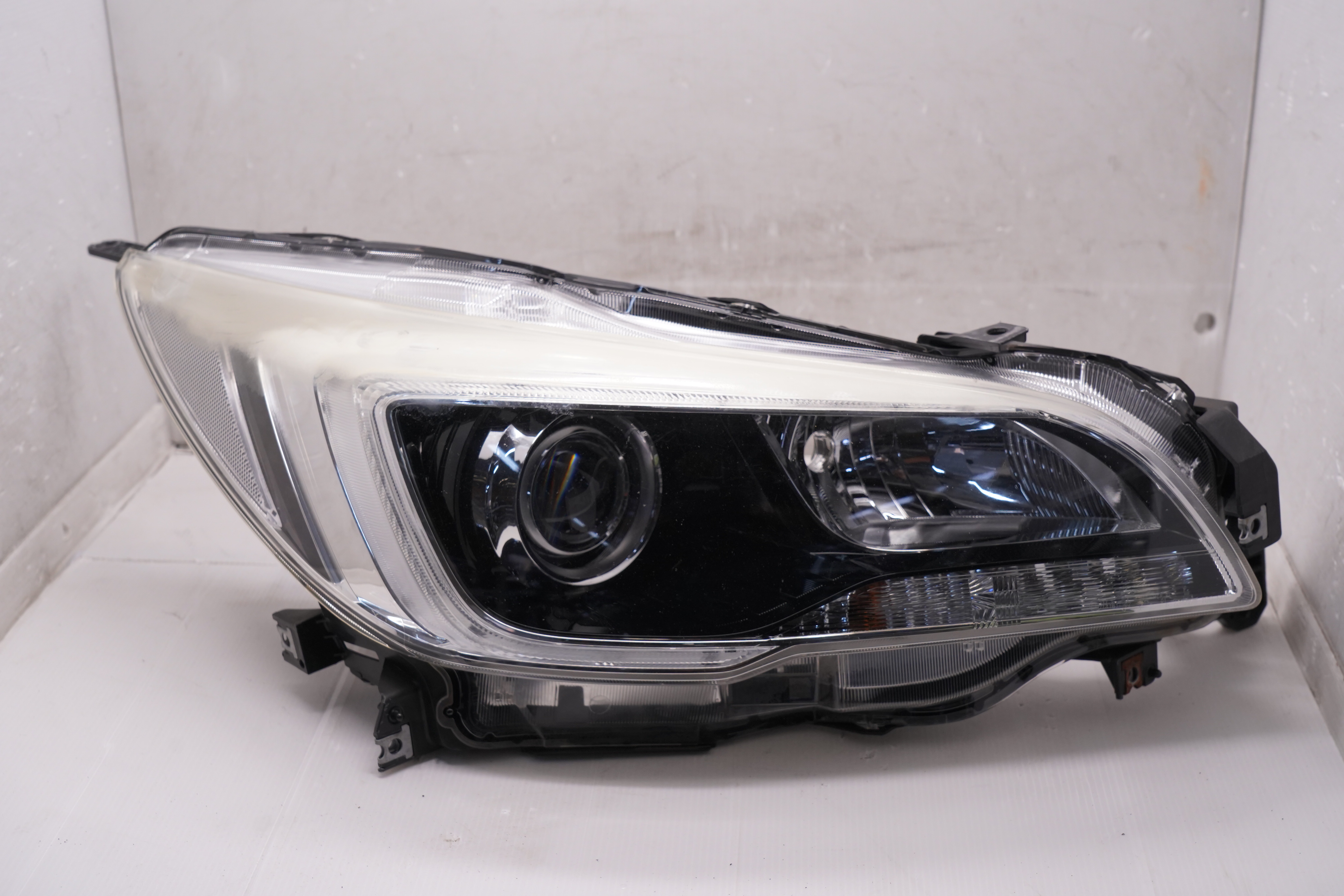 SUBARU LIBERTY OUTBACK 2015-2017 LED R.H.S HEADLIGHT GENUINE