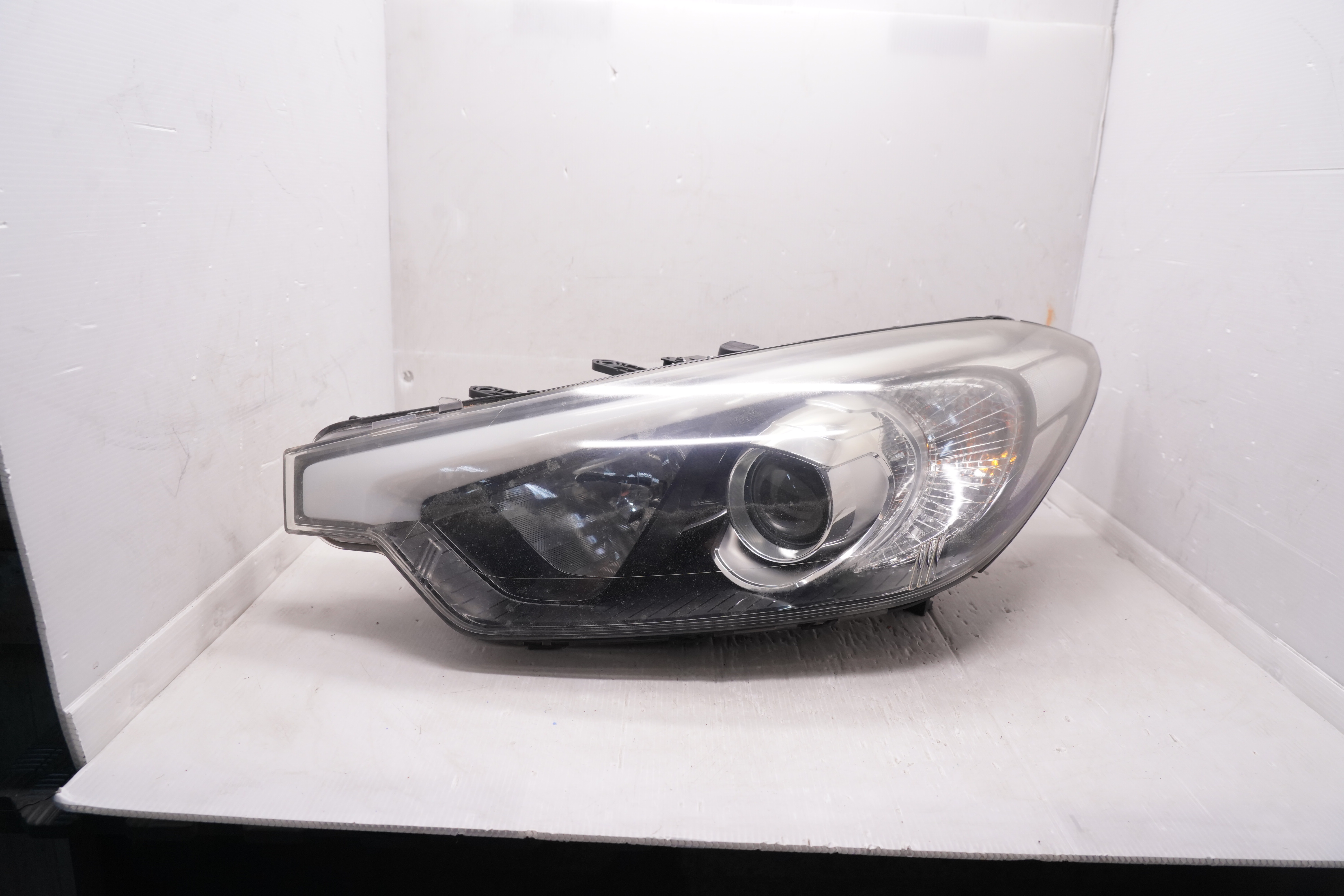 KIA CERATO 2013-2015 HALOGEN L.H.S HEADLIGHT GENUINE
