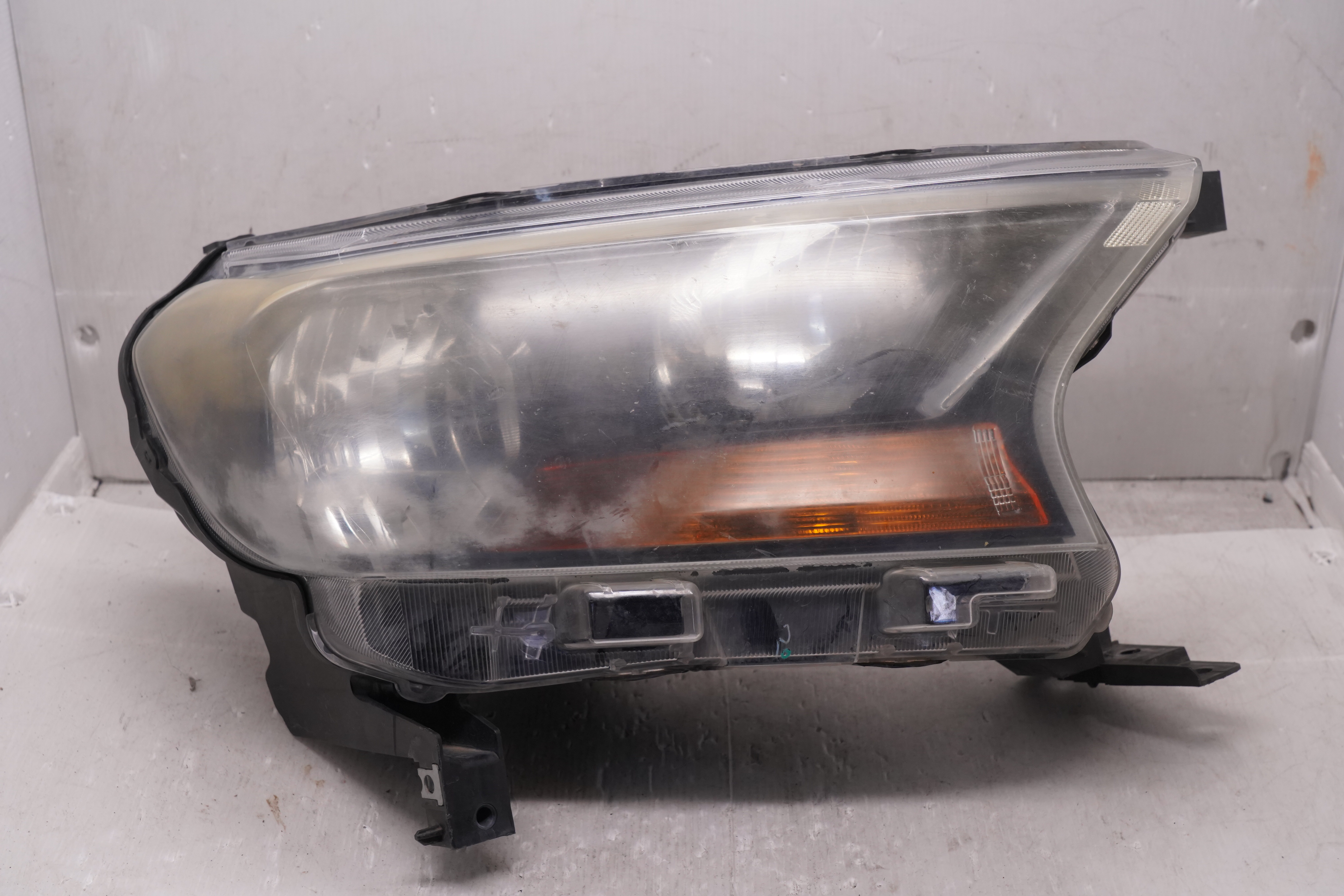FORD EVEREST RANGER 2015-2019 HALOGEN R.H.S HEADLIGHT GENUINE