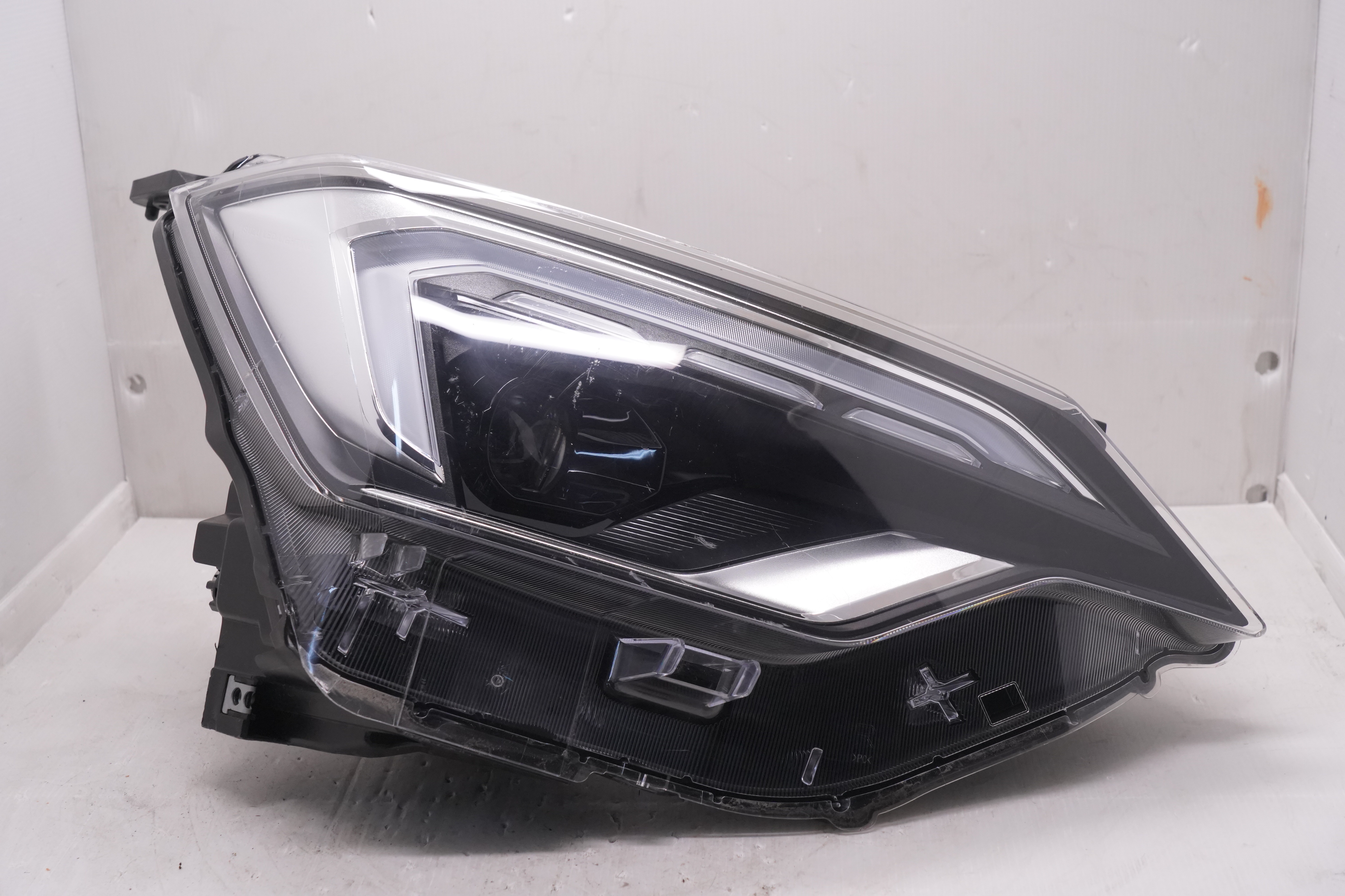 ISUZU D-MAX 2023- LED R.H.S HEADLIGHT GENUINE