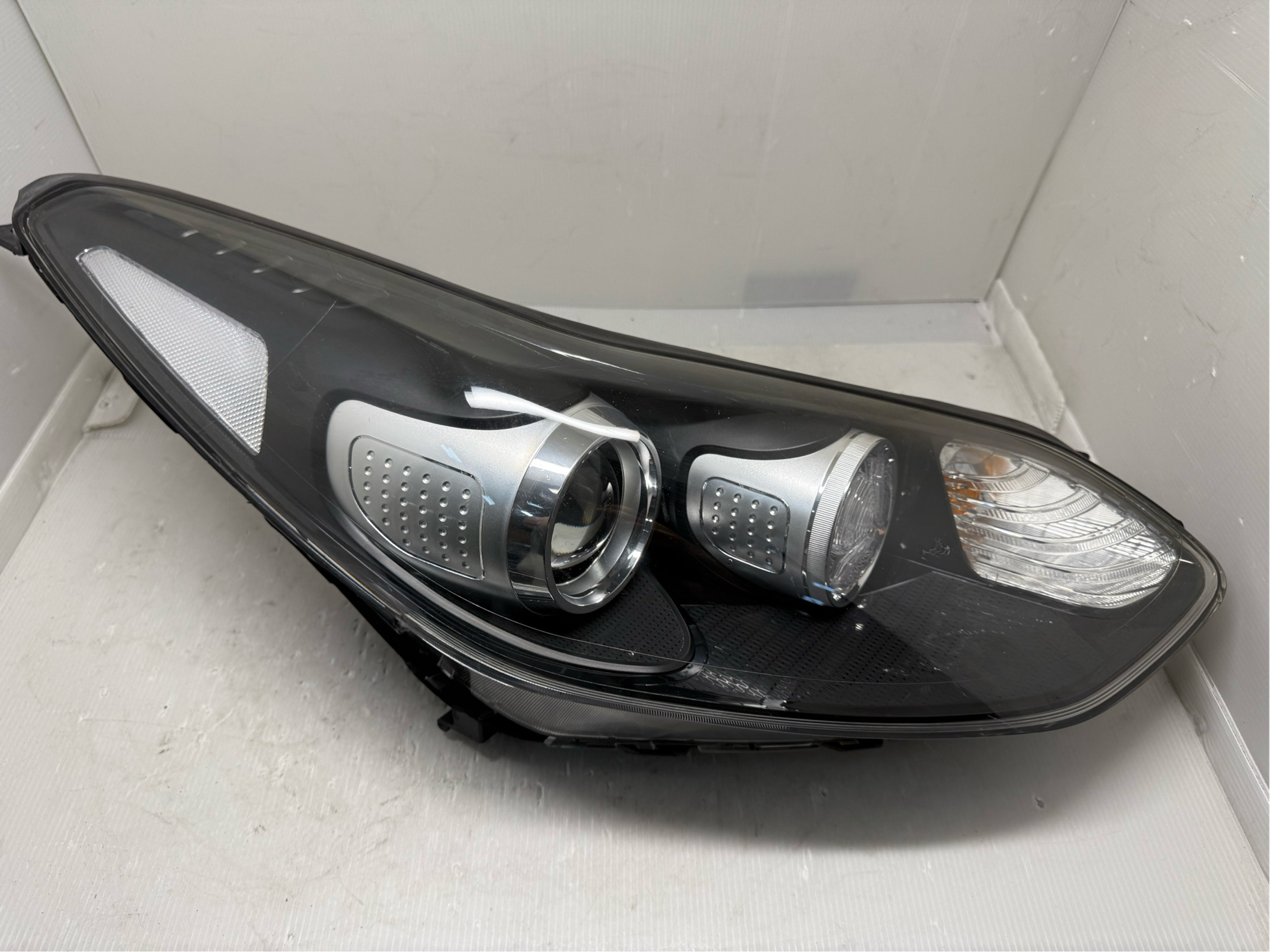 KIA SPORTAGE 2016-2021 XENON R.H.S HEADLIGHT GENUINE