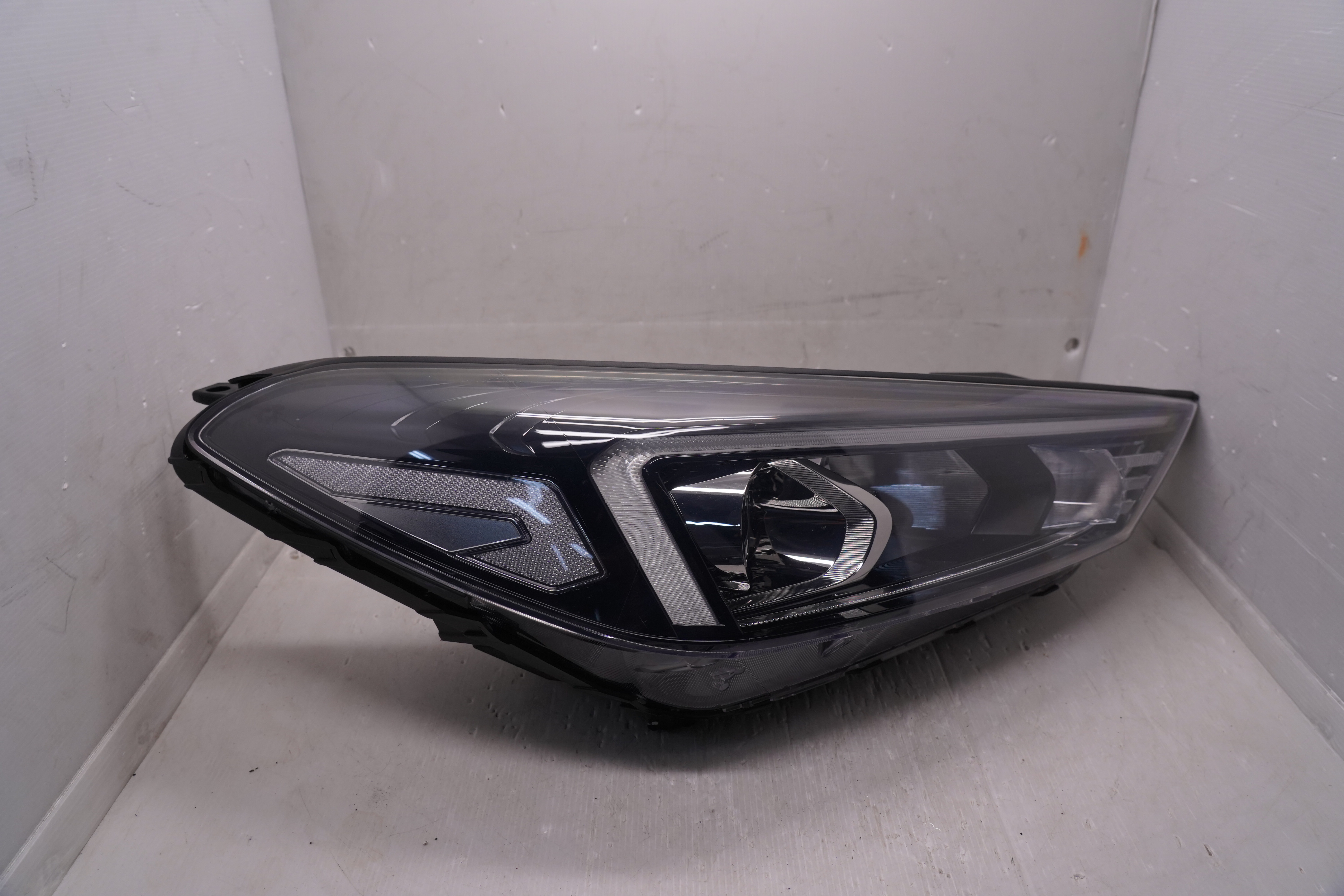 HYUNDAI TUCSON III 2018-2020 HALOGEN L.H.S HEADLIGHT GENUINE