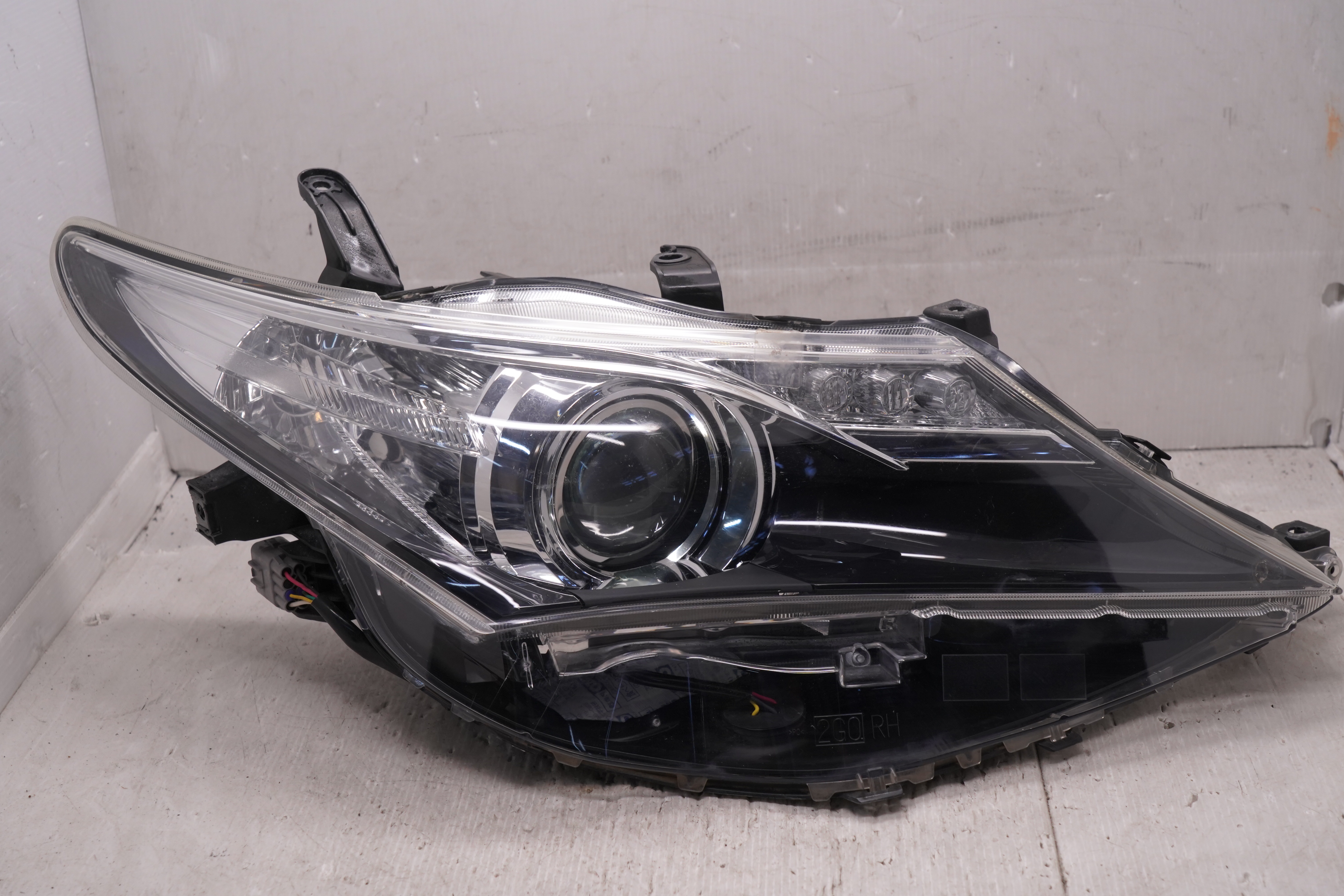 TOYOTA COROLLA AURIS NZE181H 2012-2014 HALOGEN R.H.S HEADLIGHT GENUINE