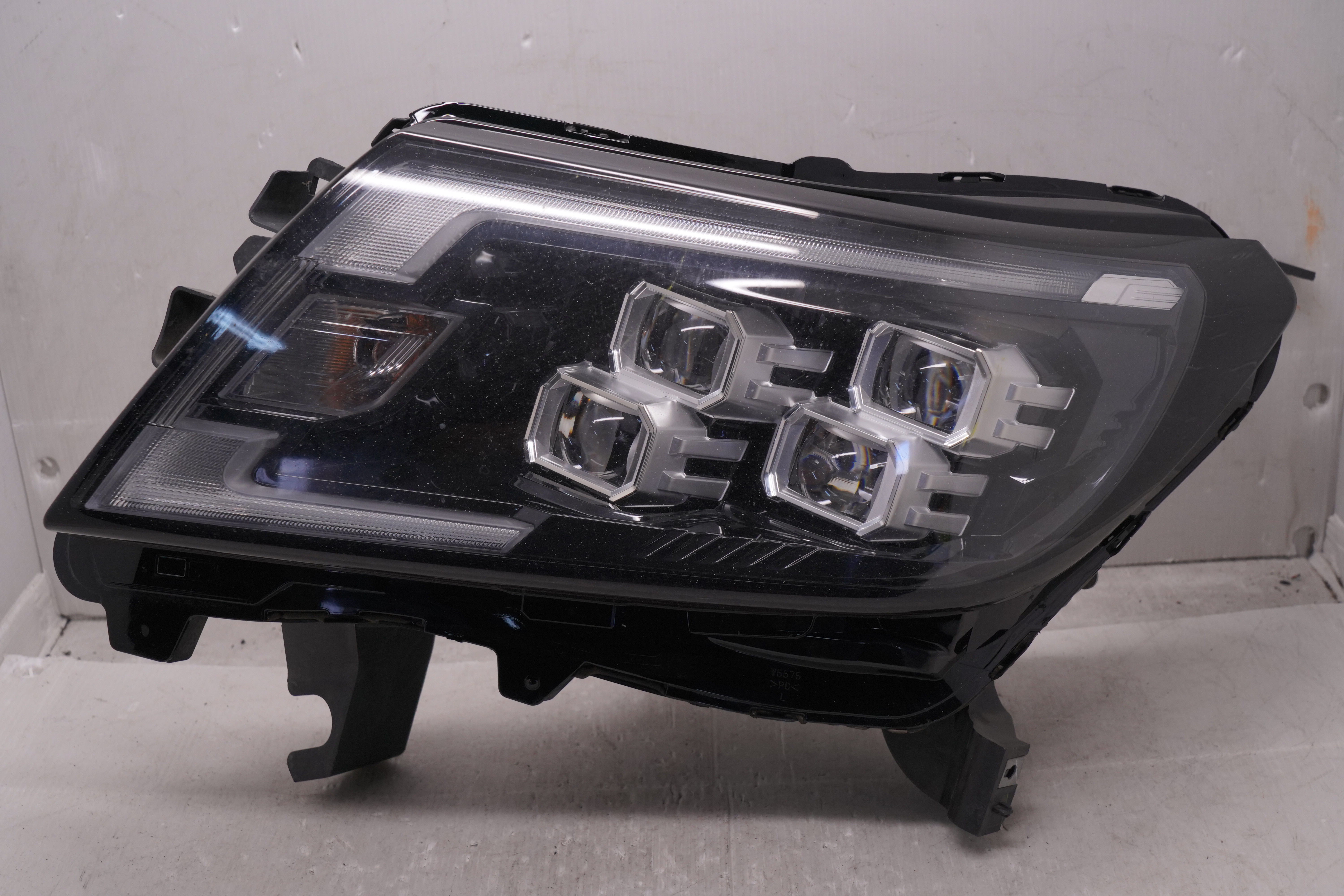 NISSAN NAVARA 2021-2023 LED L.H.S HEADLIGHT GENUINE