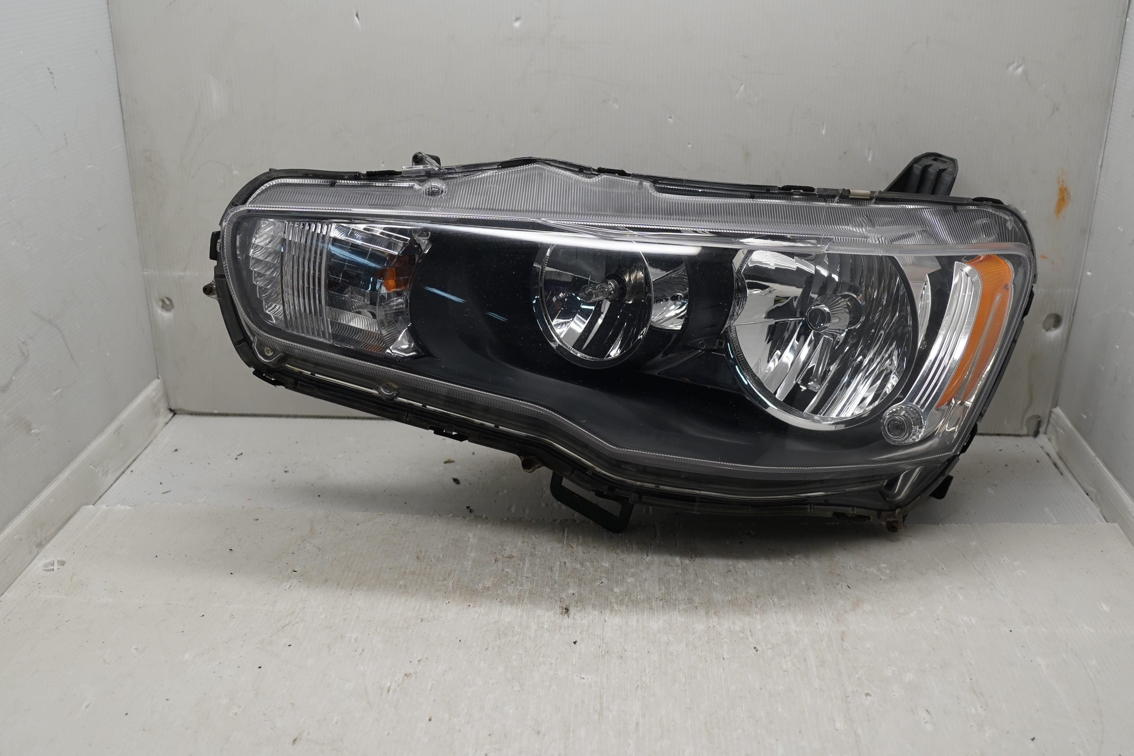 MITSUBISHI LANCER 2008-2018 HALOGEN L.H.S HEADLIGHT GENUINE